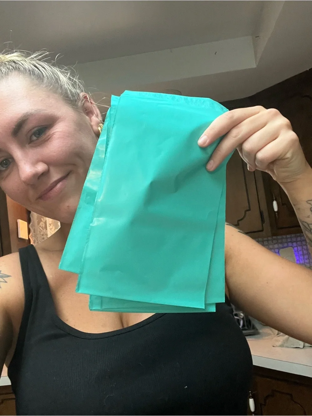 35 count of 6x9 teal poly mailers